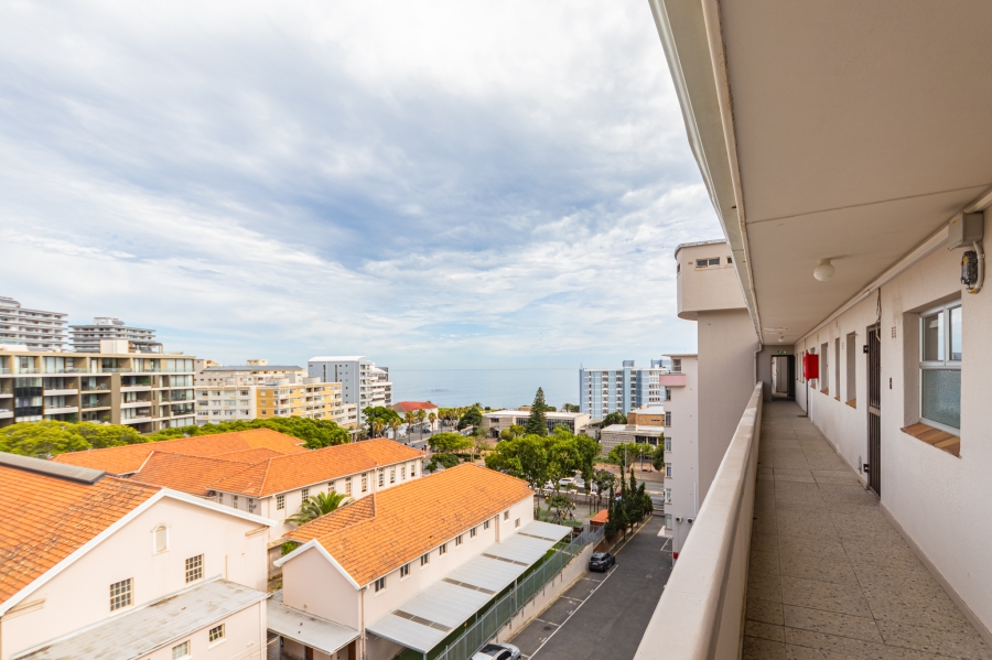 To Let 2 Bedroom Property for Rent in Green Point Western Cape